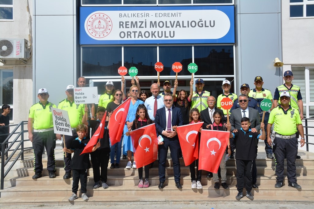 Edremit’te ‘Önce Yaya Farkındalık Etkinliği