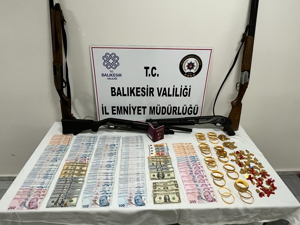 Balıkesir’de FETÖ/PDY Silahlı Terör Örgütüne Operasyon