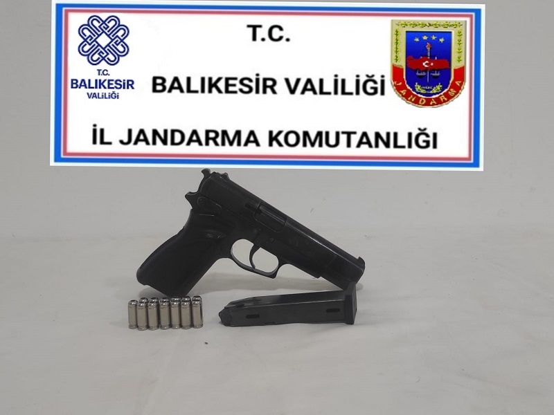 Jandarma 33 Aranan Şahıs Yakaladı.