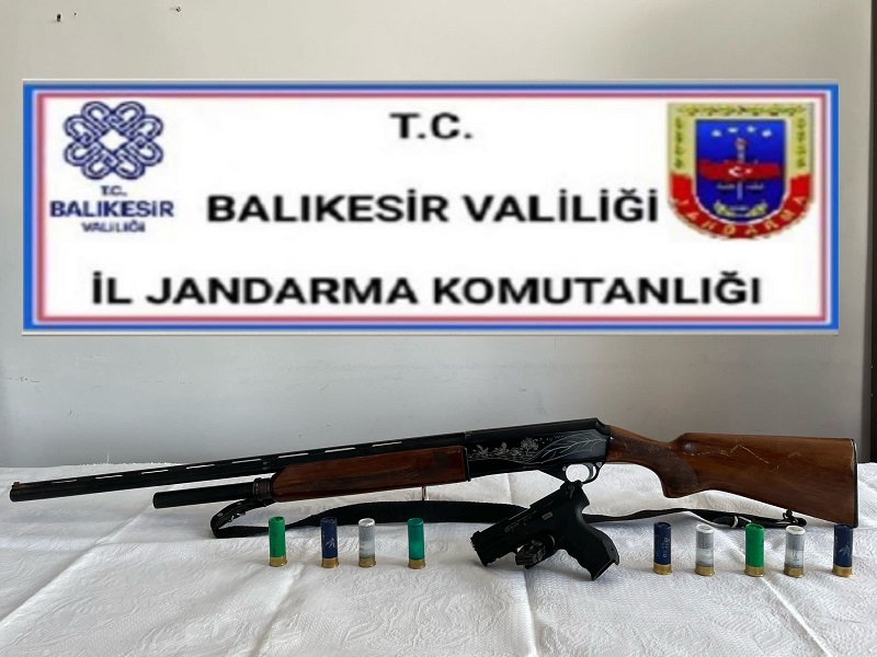 Balıkesir’de Ruhsatsız Tabanca Ve Tüfek Ele Geçirildi