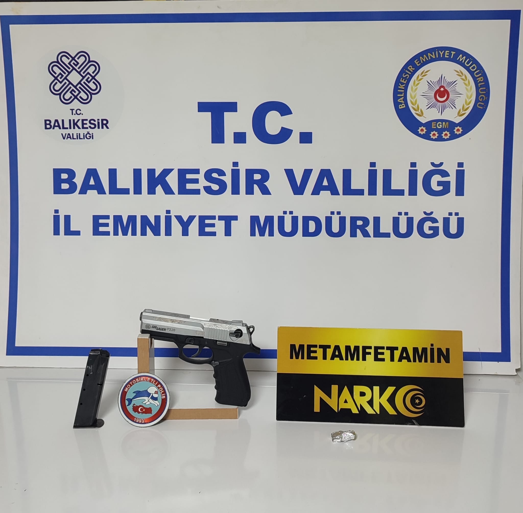 Polis 6 Adet Tabanca Ve Fişek Ele Geçirdi