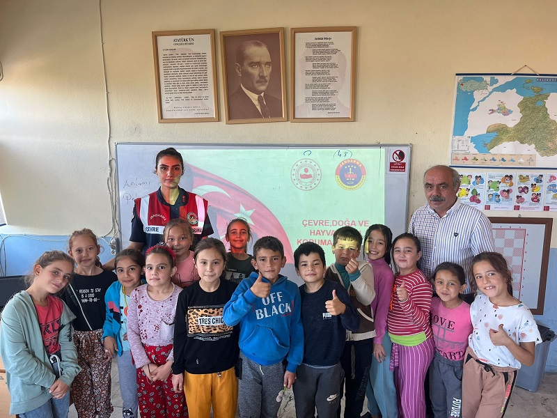 Jandarma’dan Öğrencilere Çevre Ve Hayvan Konulu Eğitim Verildi