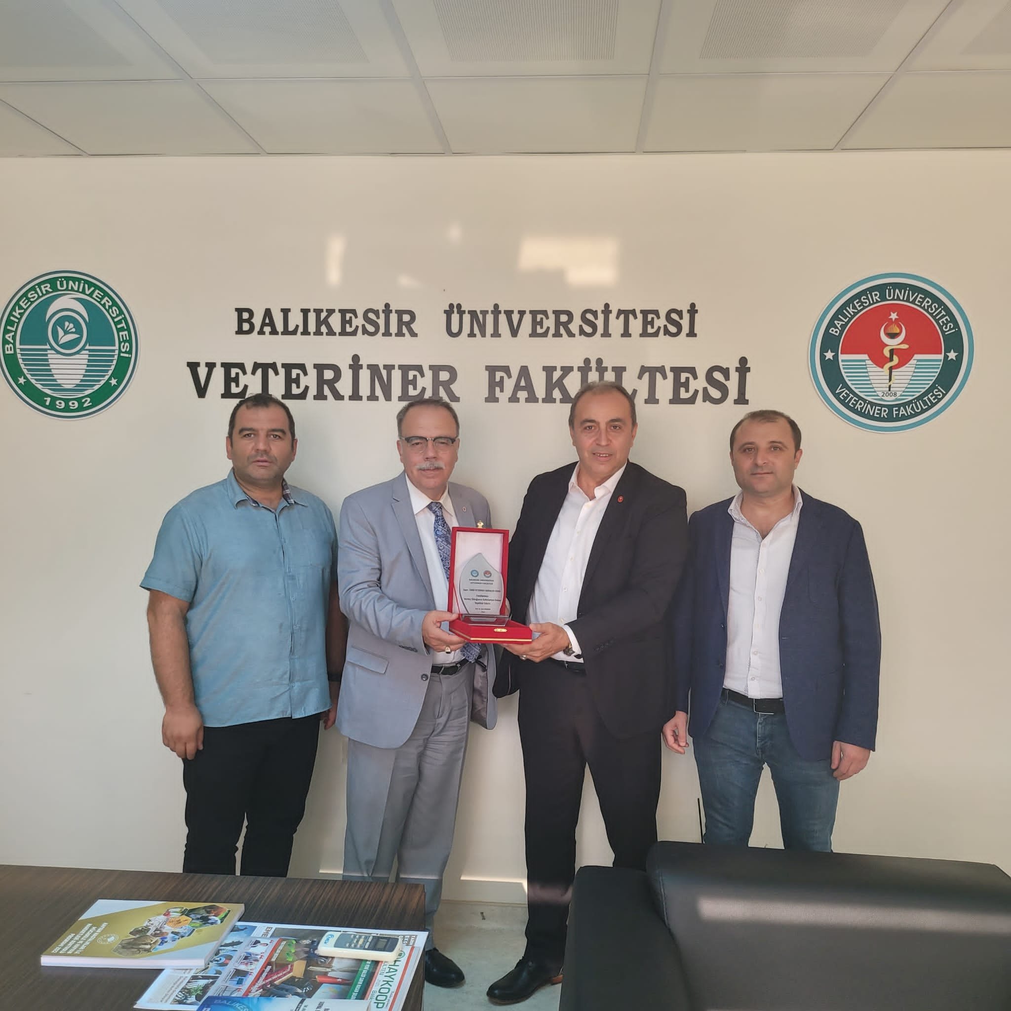 Balıkesir Veteriner Fakültesine, İzmir Veteriner Hekimleri Odasından, Biyokimya Cihazı Desteği