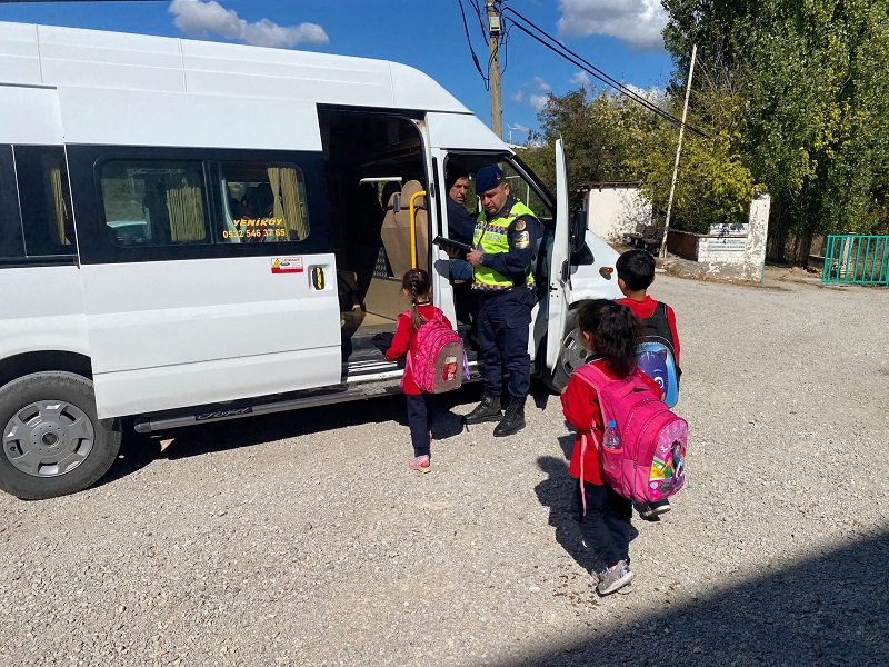 Trafik Jandarma 1020 Araç Kontrol Etti