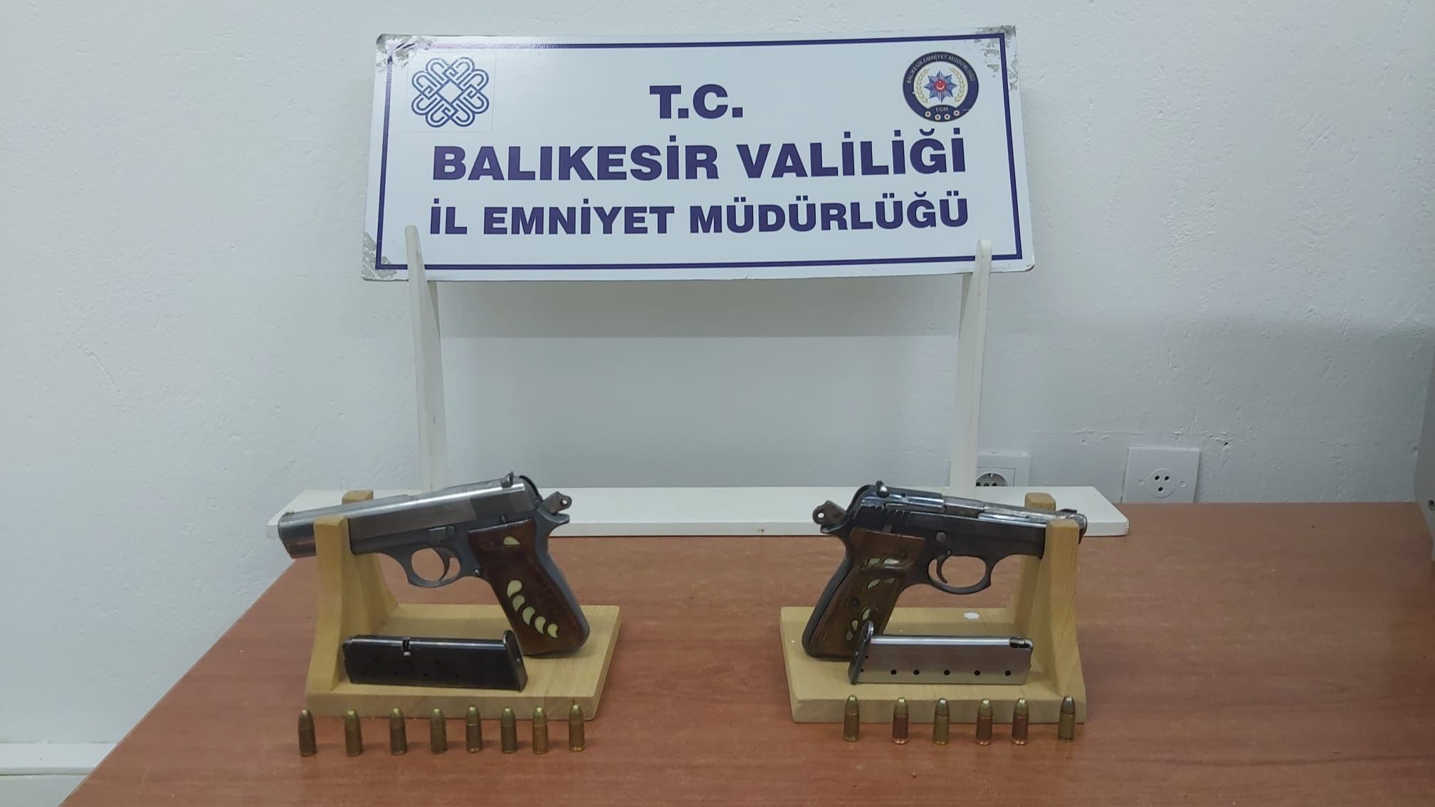 Polis İl Genelinde Ruhsatsız Tabanca Ve Tüfek Ele Geçirdi