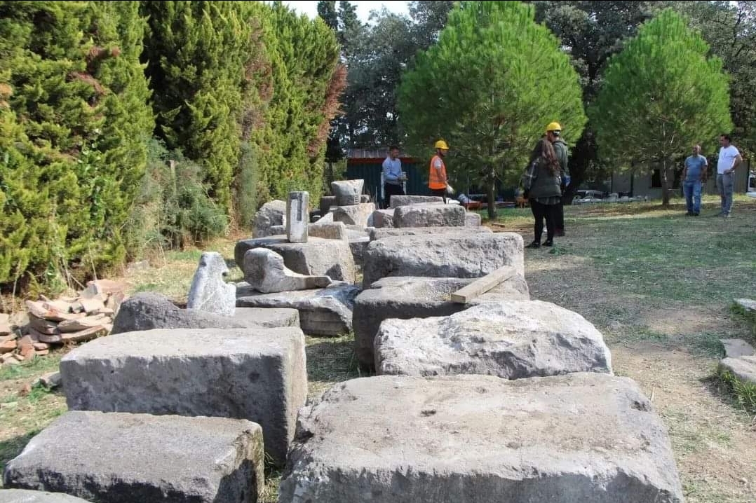 Antik Mimari Parçalar 30 Yıl Sonra Yeniden Ören’ e Getirildi