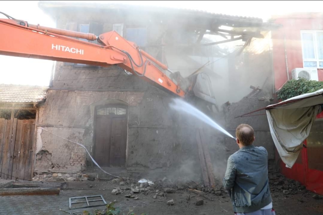 Asayiş Ve Güvenlik Bakımından Tehlikeli olan Metruk Binalar Yıkıldı