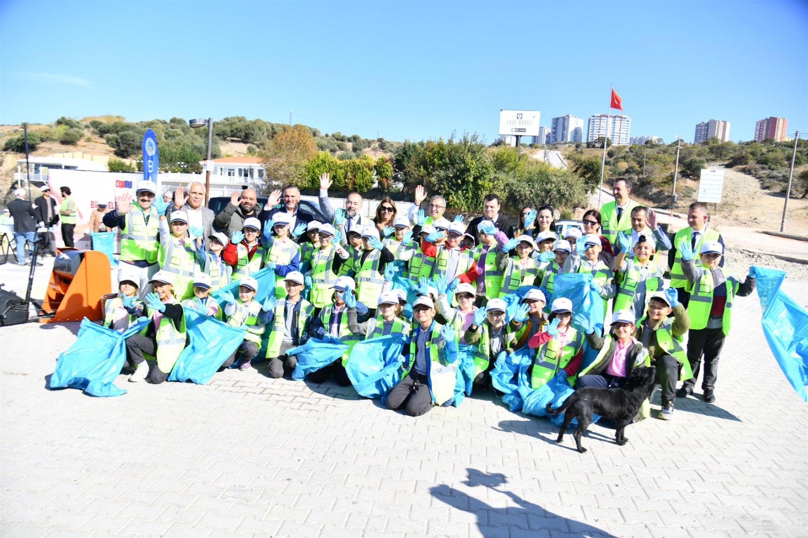 Çevreci Minik Eller Livatya Sahili’ni Temizledi