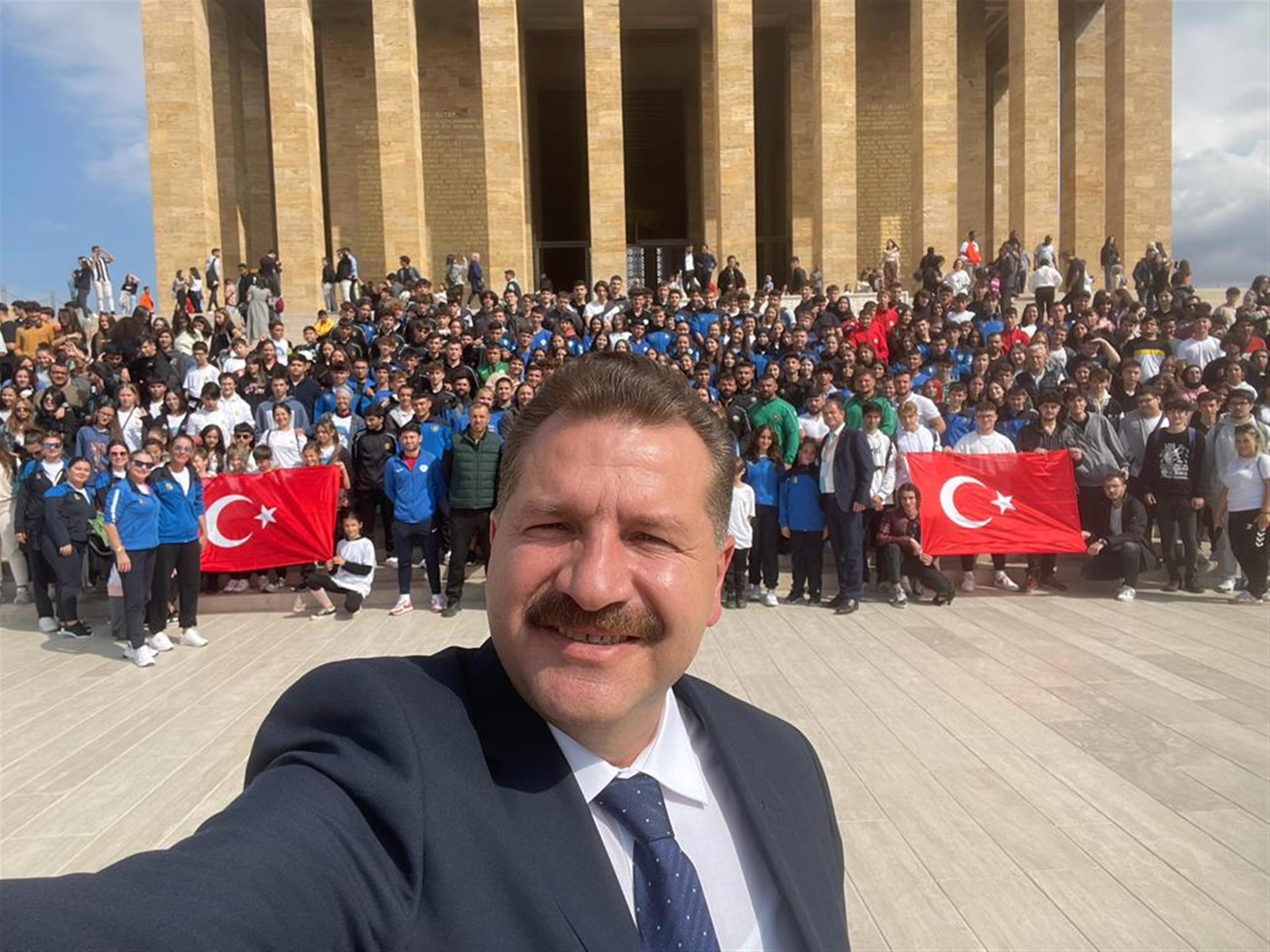 Balıkesir’li Gençler Ulu Önder Atatürk’ü Ziyaret Etti