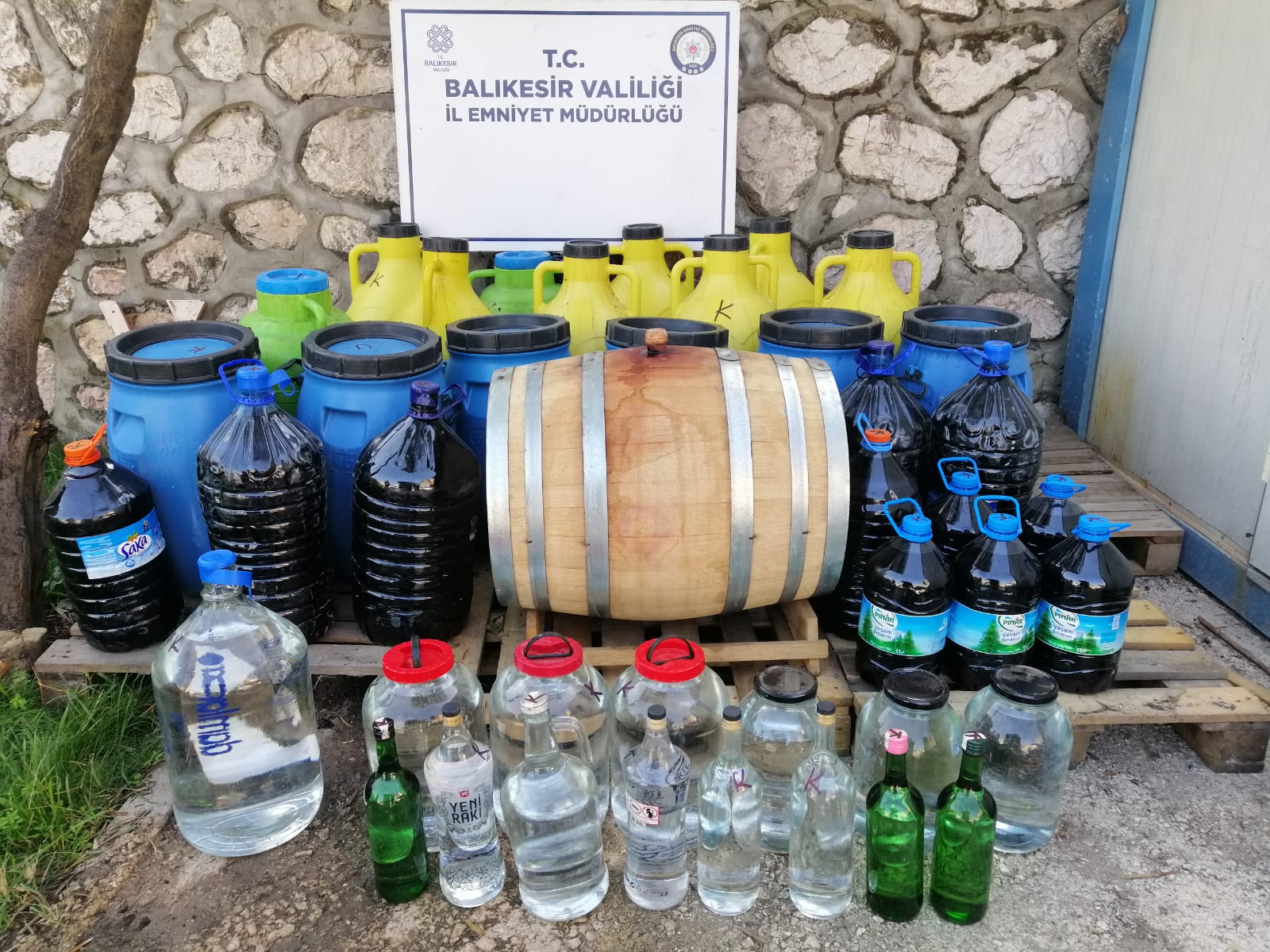 Sahte Alkollü İçki Kaçakçılığından 2 Şüpheli Şahıs Yakalandı