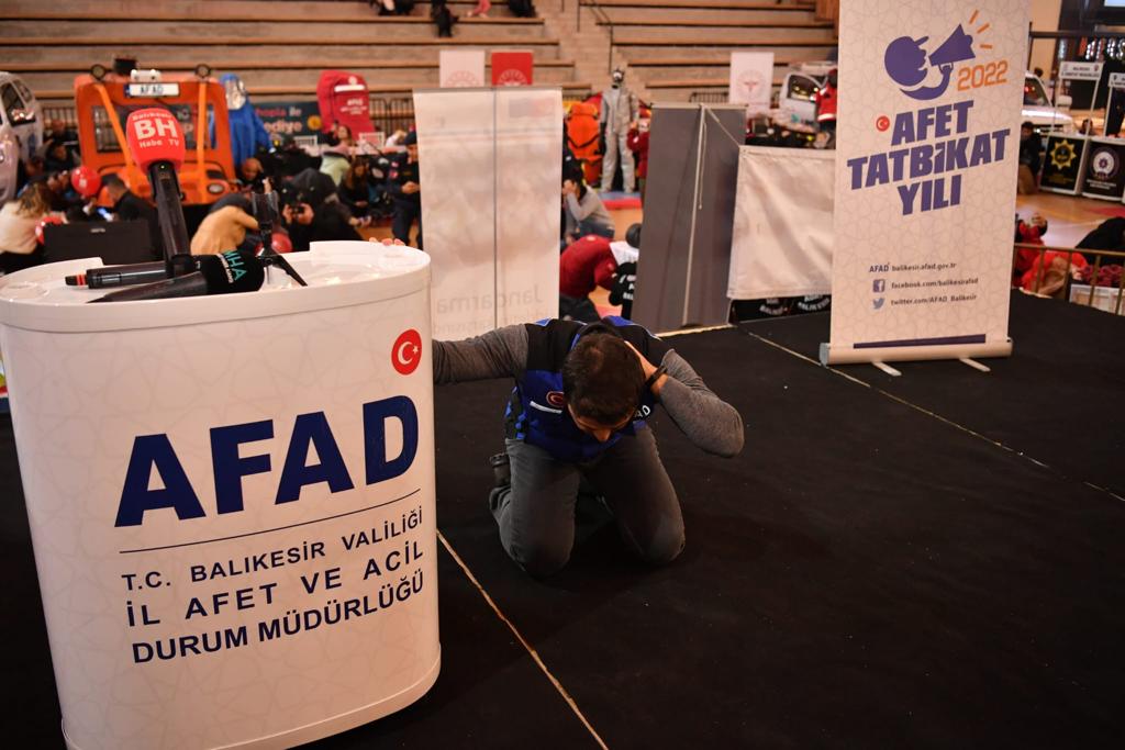 Balıkesir’de Çök-Kapan-Tutun Tatbikatı Gerçekleştirildi