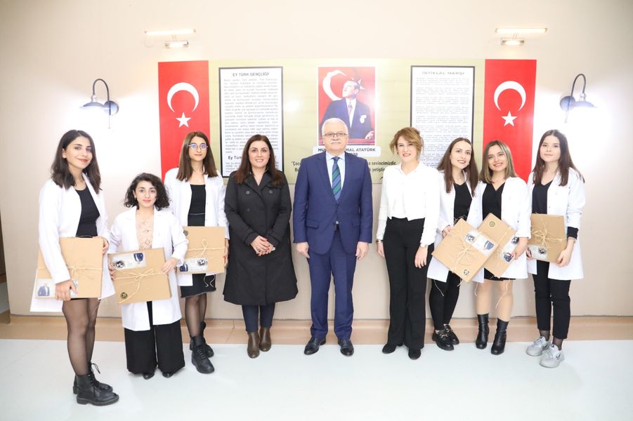 Başkan Deveciler Çocuk Bakımevleri Ve Sosyal Etkinlik Merkezindeki Öğretmenlere Ziyaret