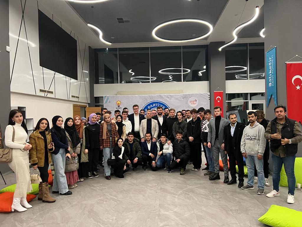 Vekil Canbey’den Gençlere Süpriz