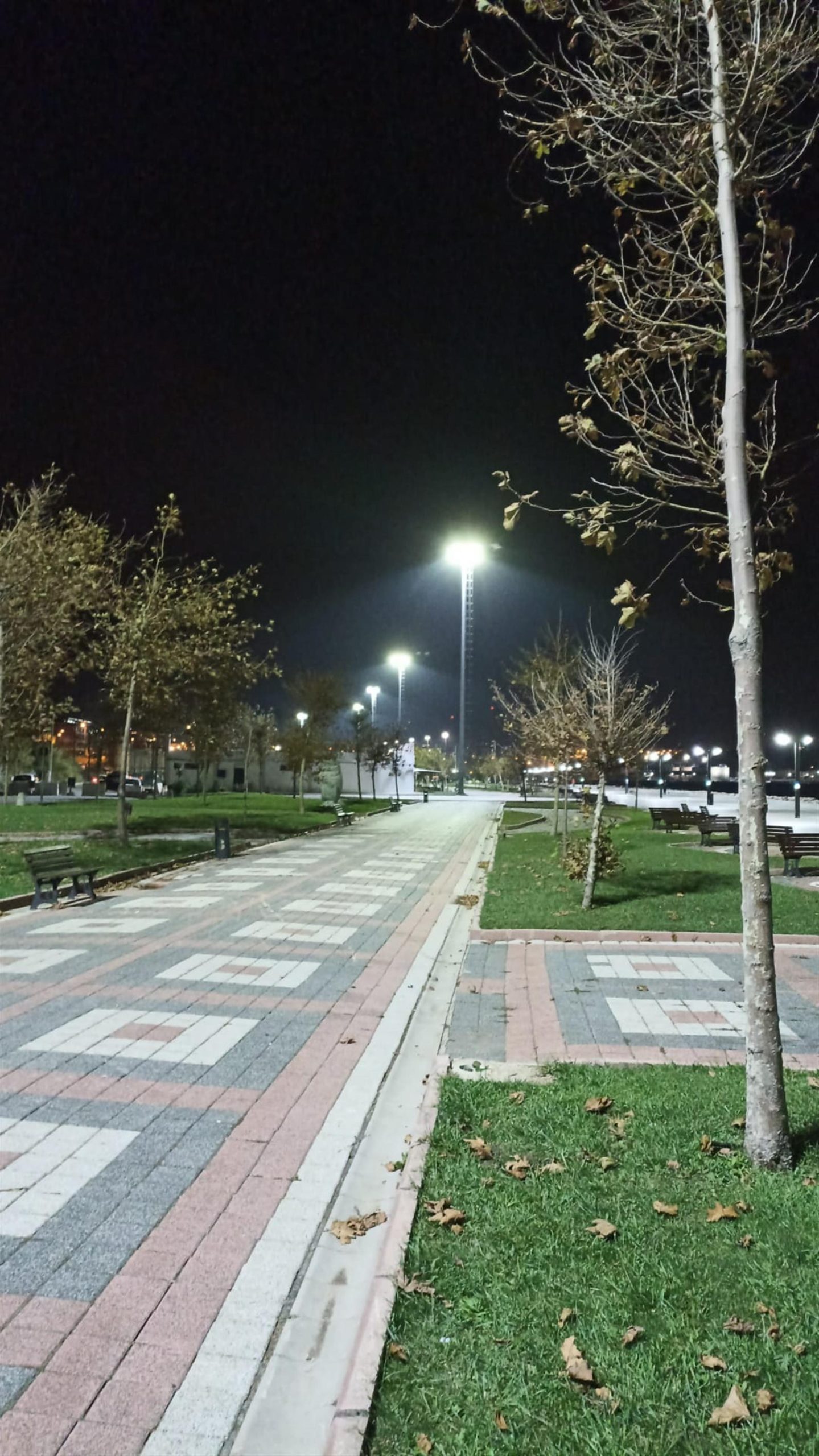 Bandırma Mendirek Sahil Yürüyüş Yolu Aydınlandı