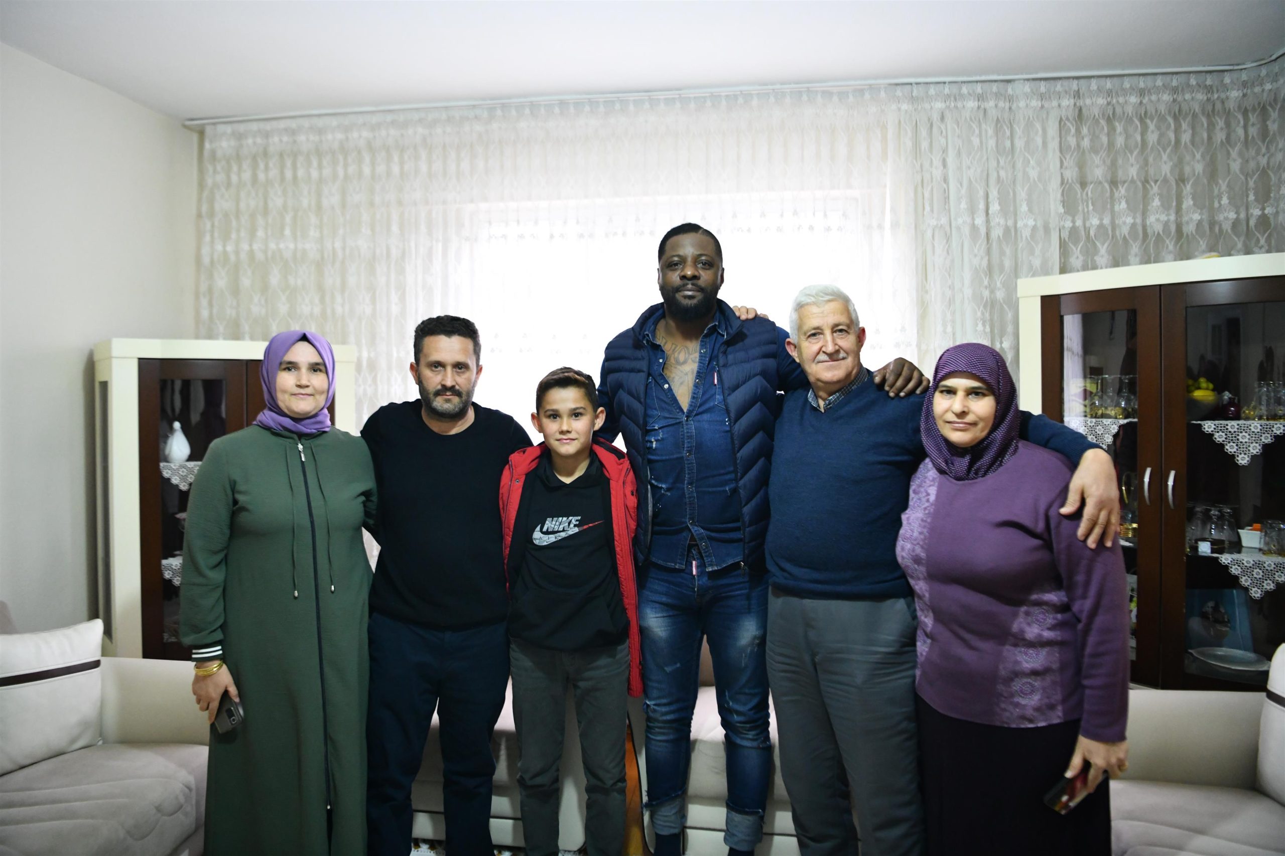 Pascal Nouma’dan Yasin’e Evinde Ziyaret