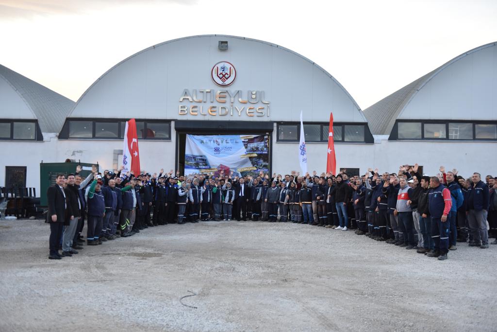 Altıeylül Belediye Personeli Ve araçları İle Beraber Kışa Hazır Durumda