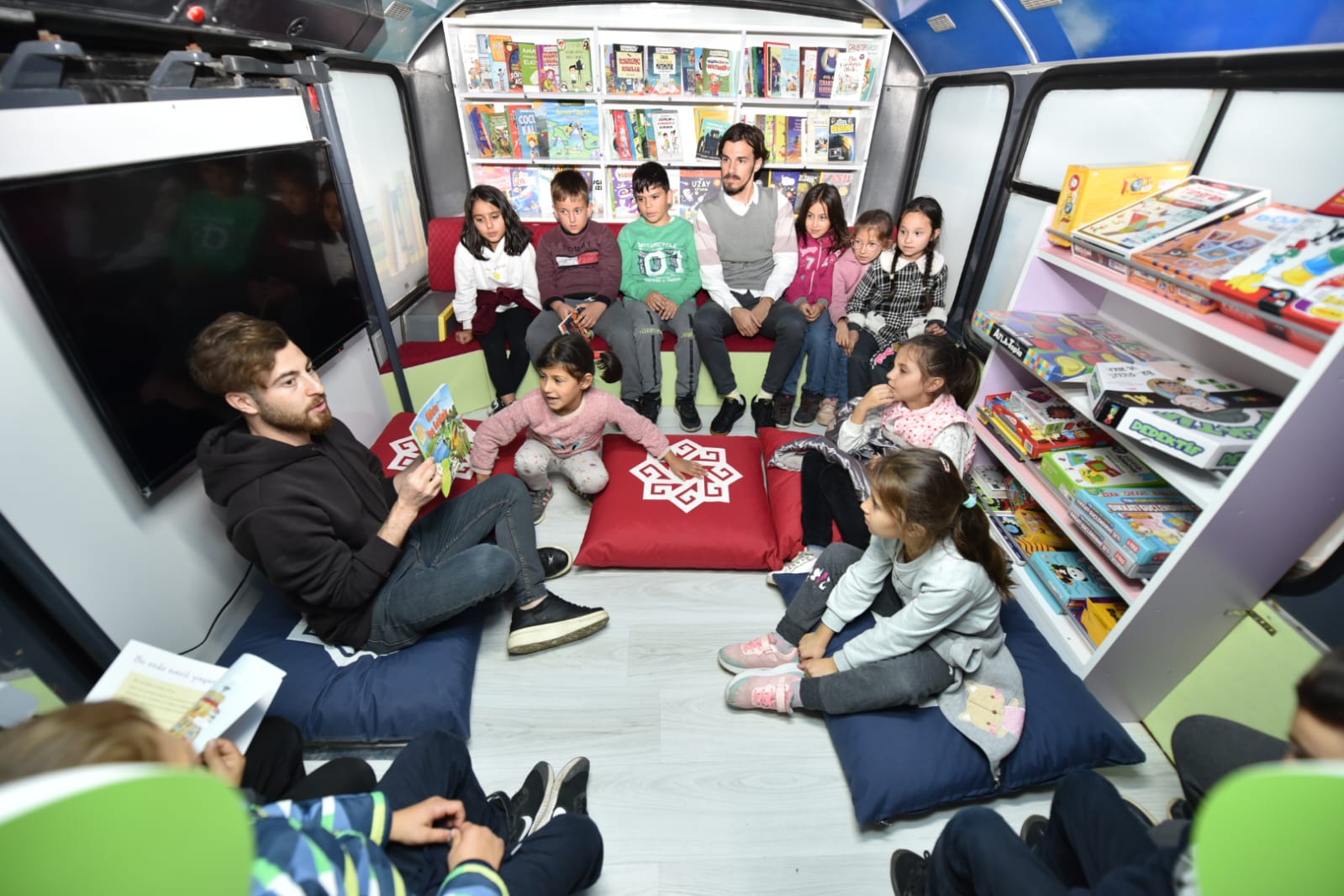 Mobil Çocuk Kütüphanesi Hizmete Girdi