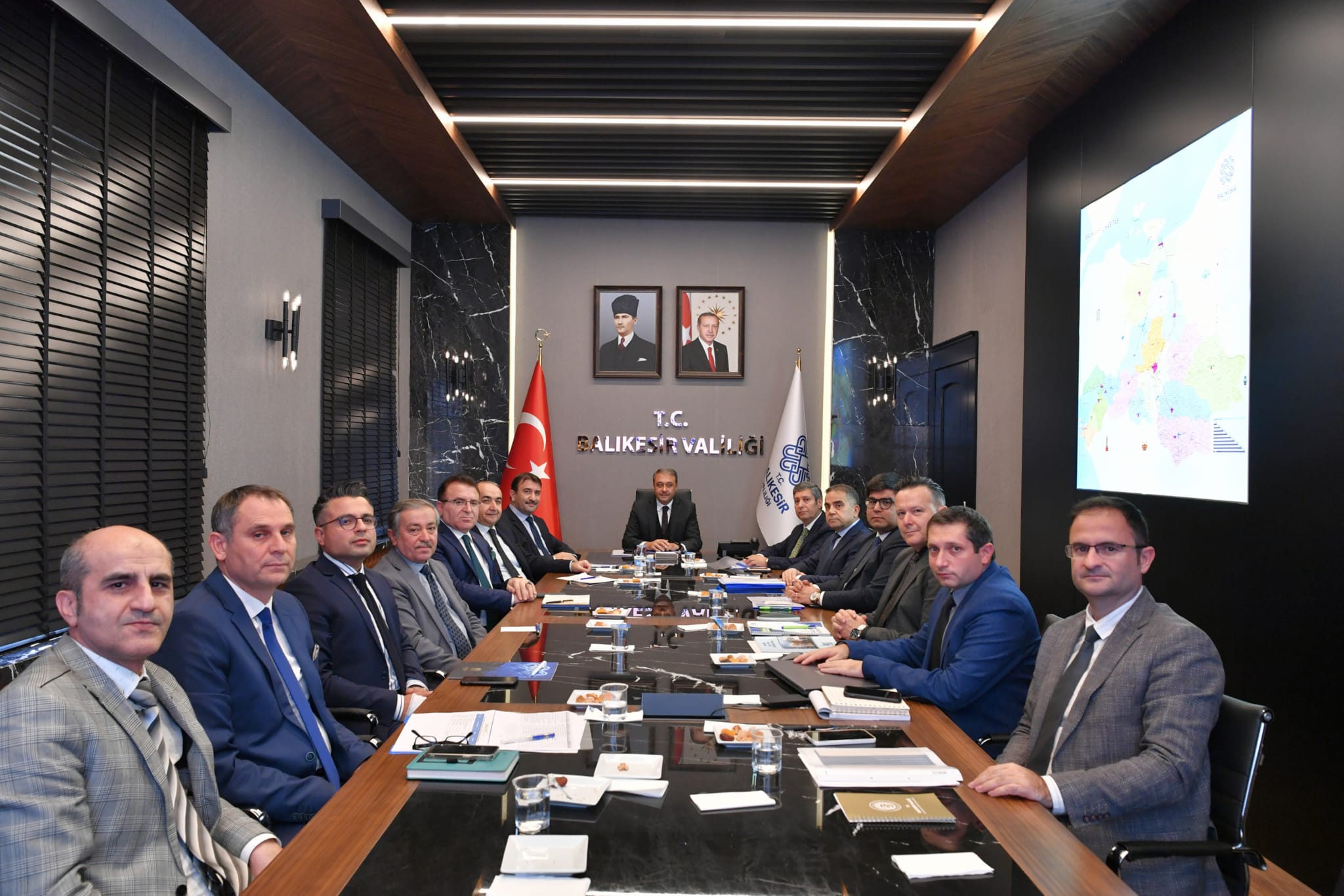 Vali Şıldak 2022 Yılının Değerlendirme Toplantısı Yaptı