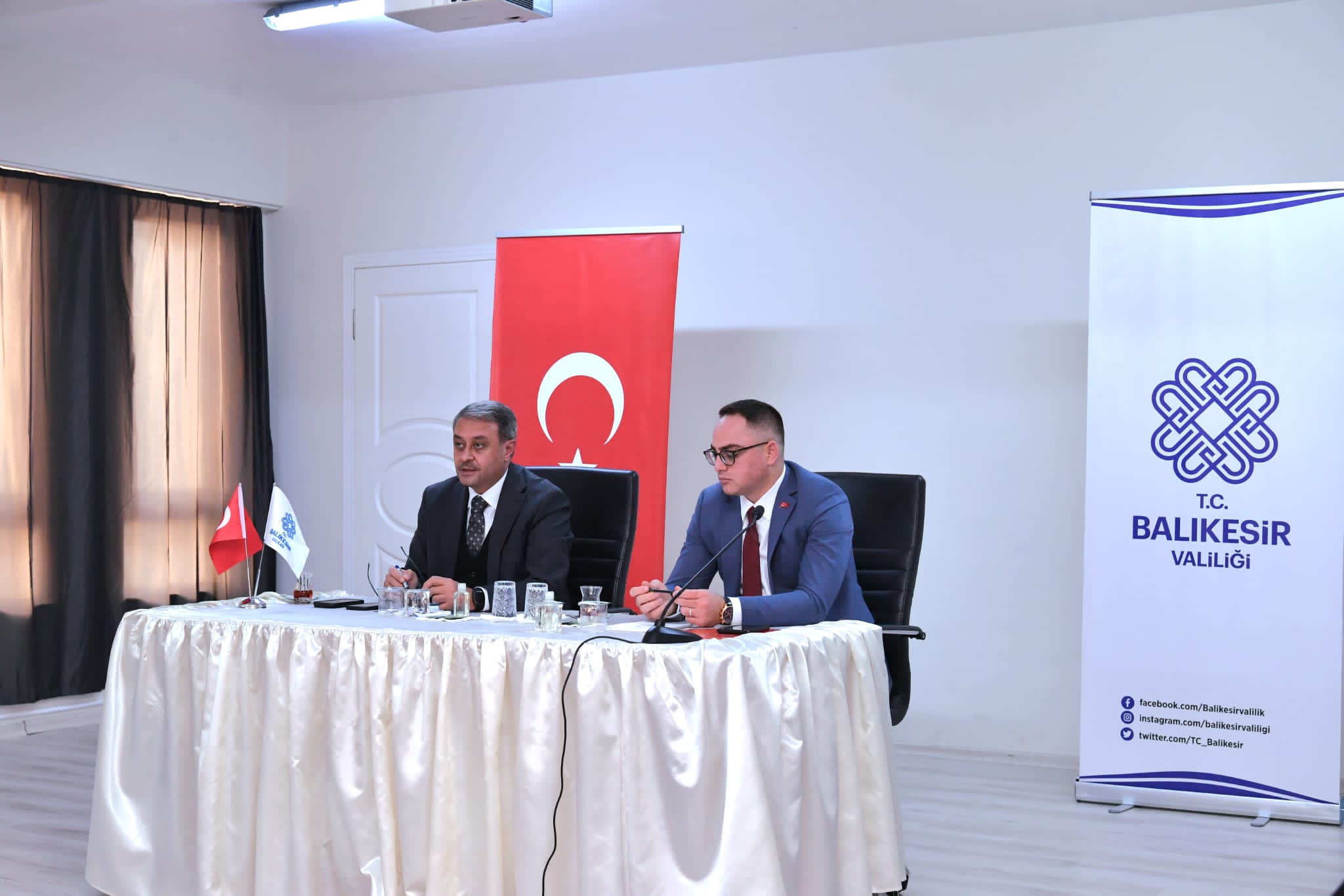 Vali Şıldak Muhtarları Dinledi