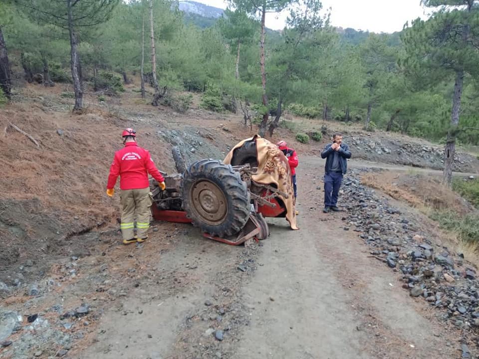 Traktörün Altında Kalan Çiftçi Öldü