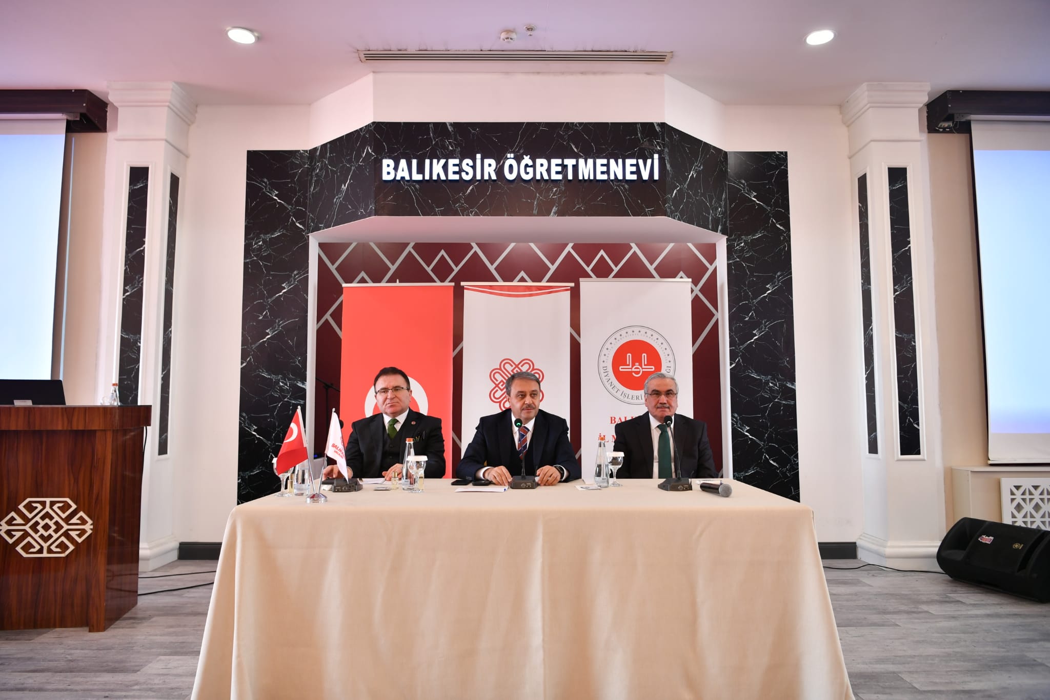 Balıkesir Valisi Din Görevlileri İle Toplantıda Bir Araya Geldi