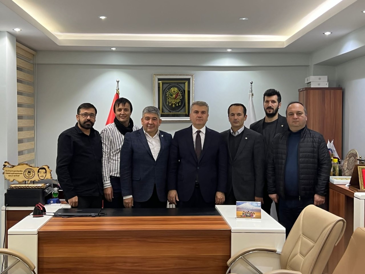 Balıkesir Milletvekili Mustafa Canbey, Balıkesir Sanayi Odası’na ve Balıkesir Eğitim-Bir-Sen Bir Nolu Şubesi’ne hayırlı olsun ziyaretlerinde bulundu.