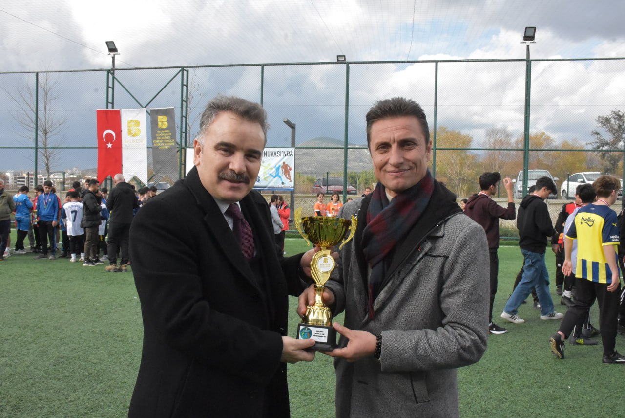 Edremit’ te Mahalle Ligi Futbol Turnuvası elemeleri Sona Erdi