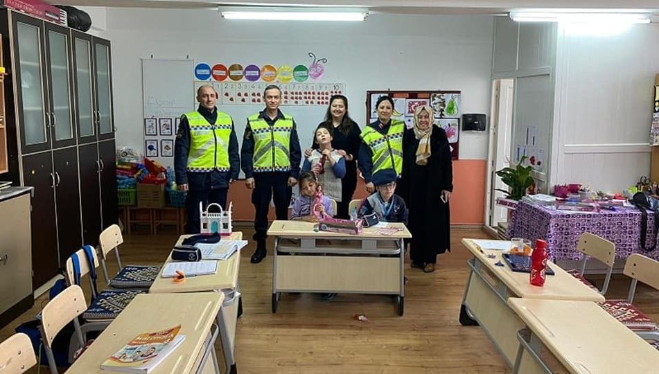 Jandarmalar Engelli Çocukları Unutmadı