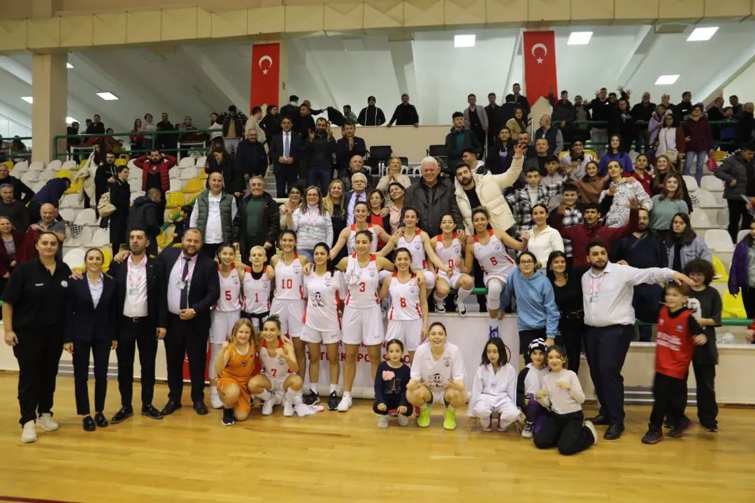 Burhaniye Belediyesi Kadın Basketbol Takımı Kendi Sahasında Galip Geldi