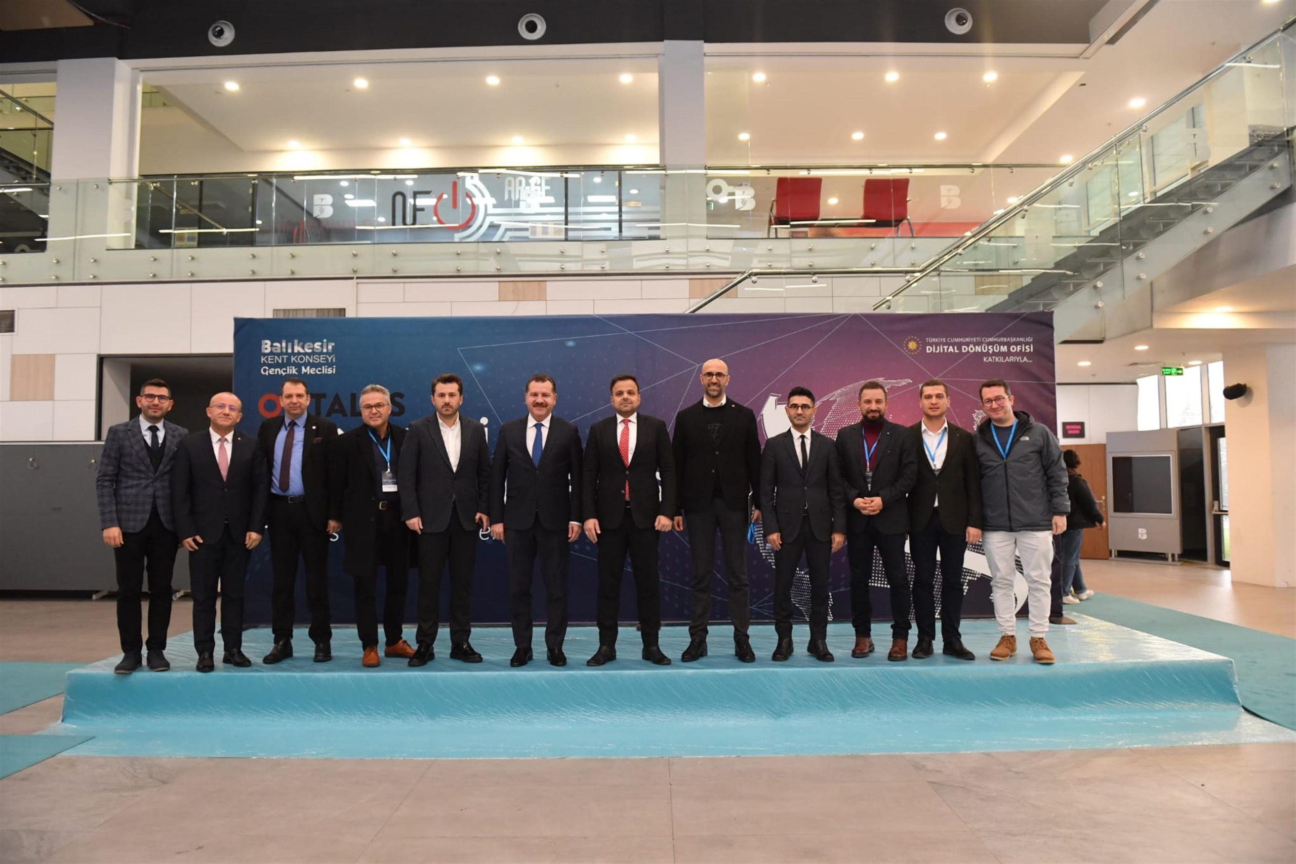 Başkan Yücel Teknoloji ve İnovasyon Zirvesi”nde Gençlere Seslendi