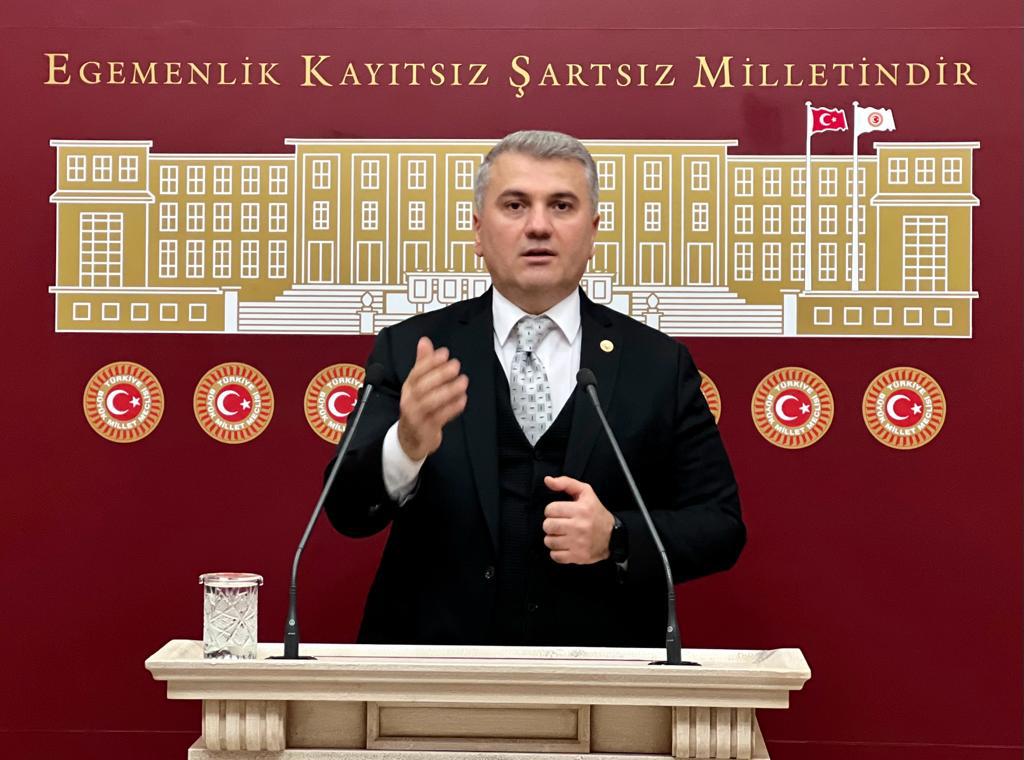 AK Parti Balıkesir Milletvekili Dr. Mustafa Canbey, CHP Milletvekili Fikret Şahin’e alaycı bir dille cevap verdi.