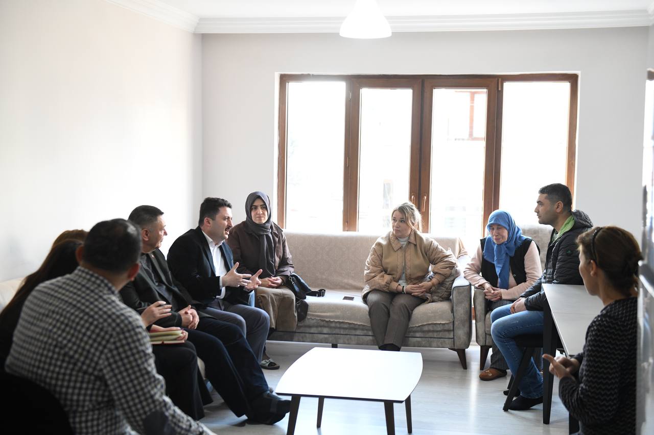 Başkan Avcı Altıeylül’ e Gelen Depremzedelerle Bir Araya Geldi