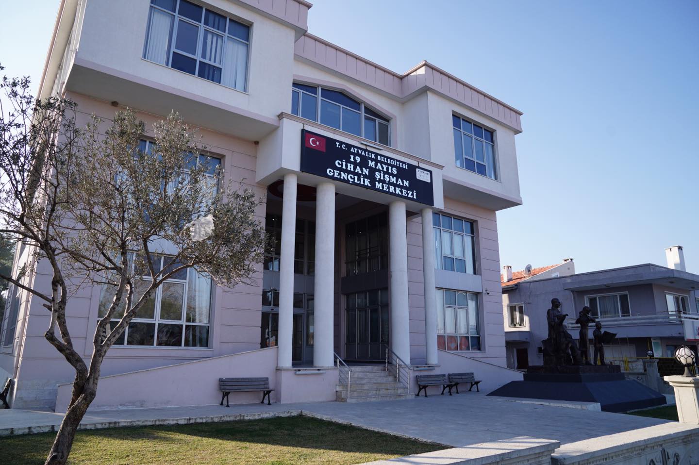 Başkan Ergin’ den Ayvalık’ a Gelen Depremzedeler’ in İhtiyaçları İçin Sosyal Market Oluşturuldu