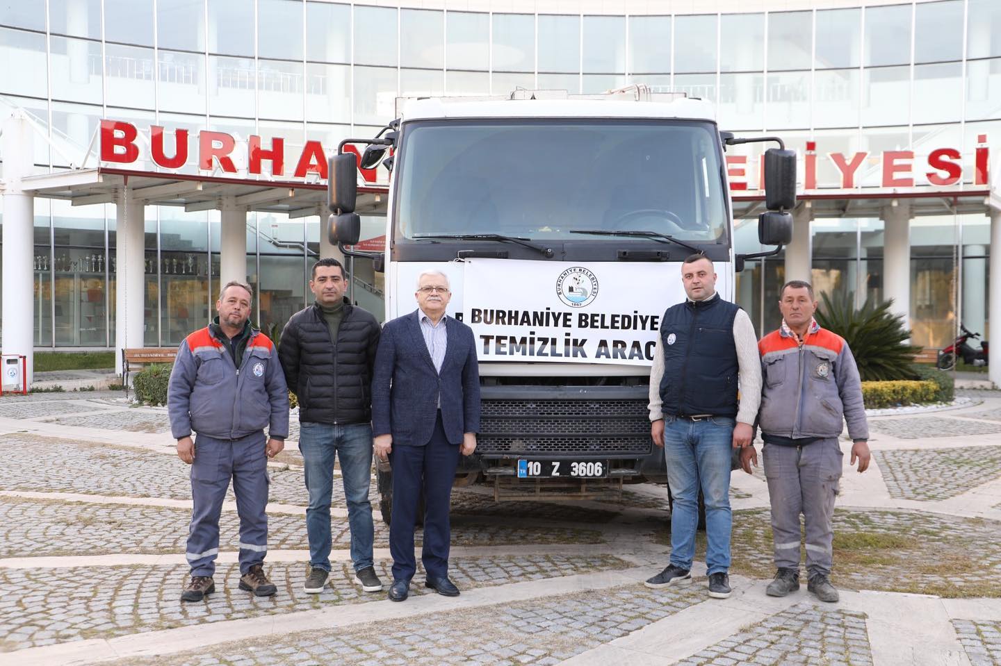 Burhaniye’den Deprem Bölgesine Gitmek Üzere Çöp Kamyonu Hazır
