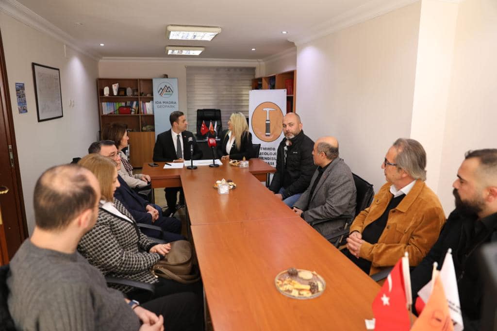 CHP Genel Başkan Yardımcısı Ve İl Yönetimi İle Birlikte Oda Başkanlarını Ziyaret Etti