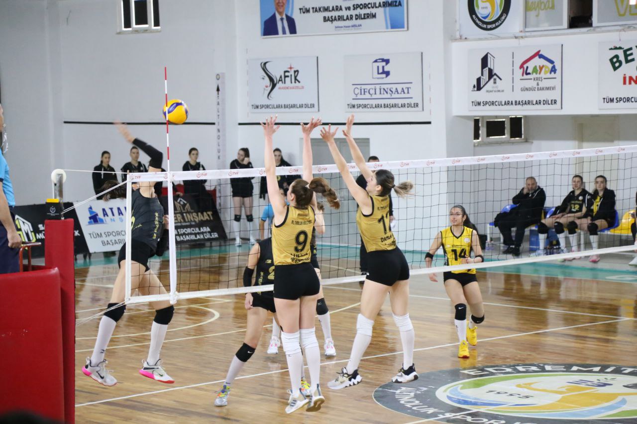 Edremit Belediyesi Altınolukspor Sahasında Galibiyet İle Ayrıldı