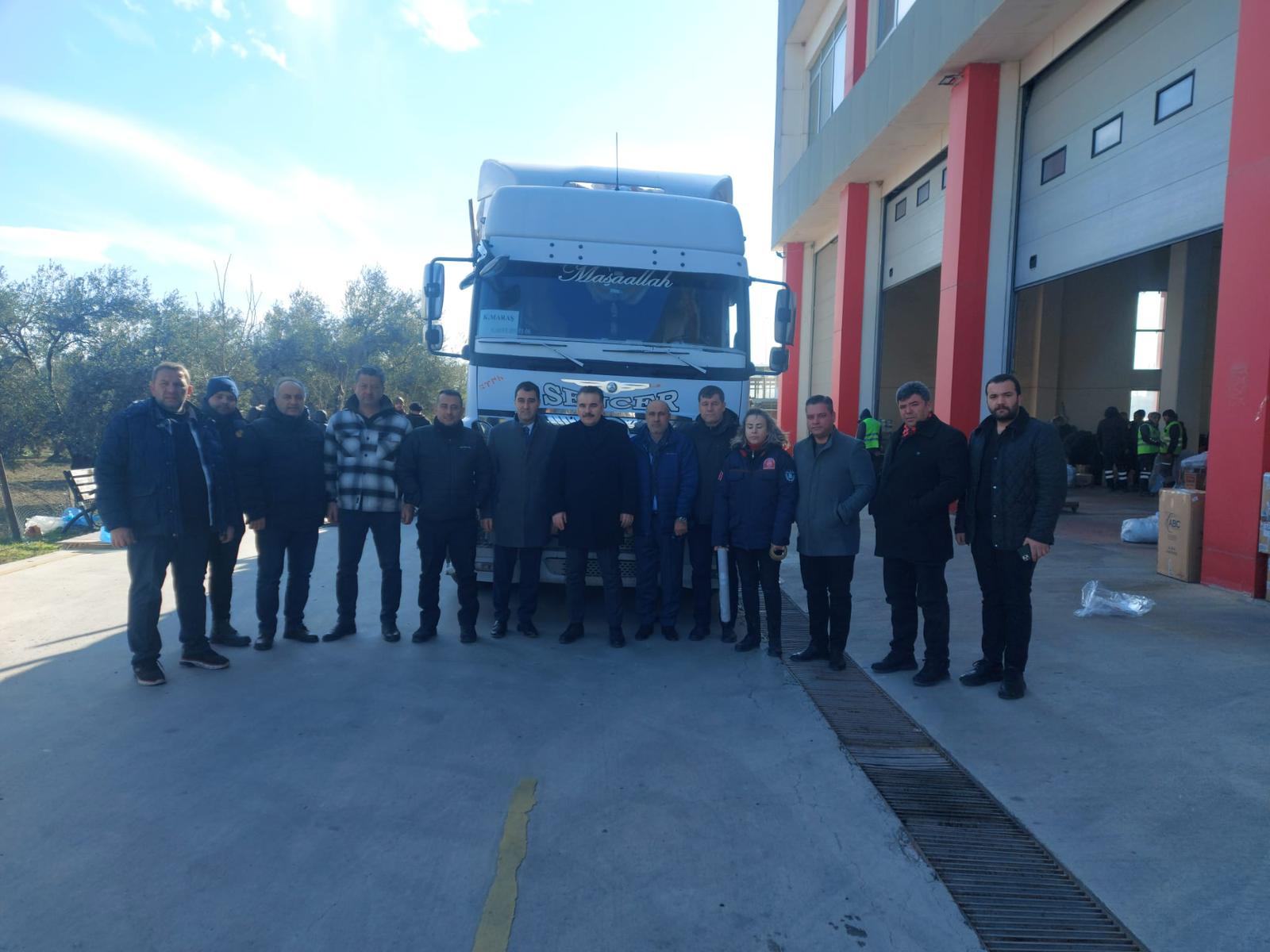 Deprem Bölgesine 8 Tır Yardım