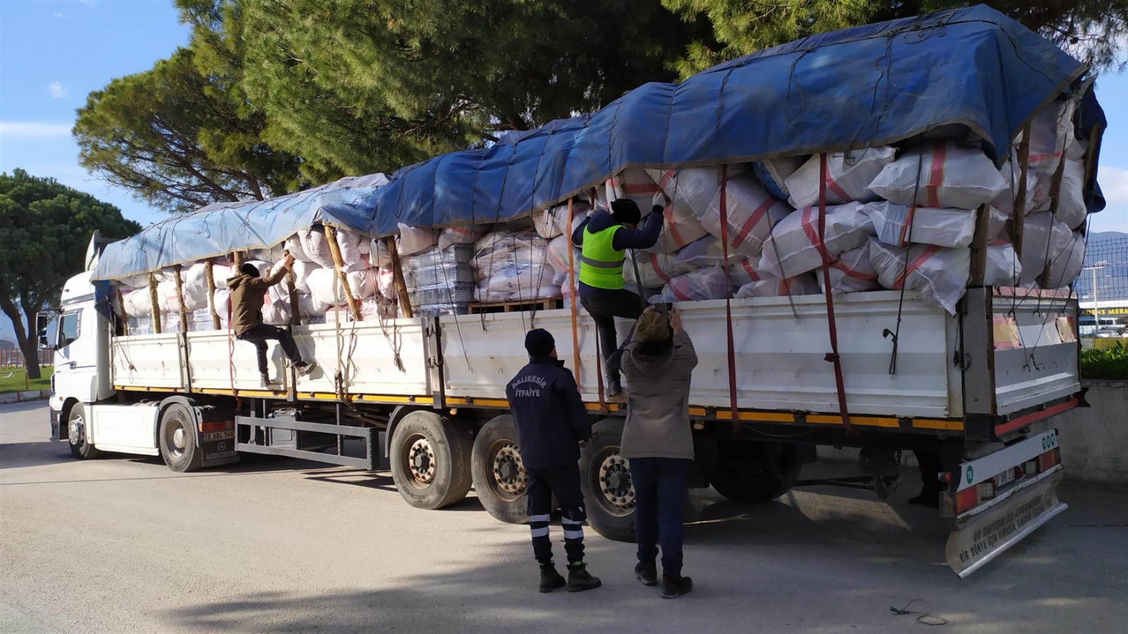 Depremzedelerin Tüm İhtiyaçları Karşılanıyor