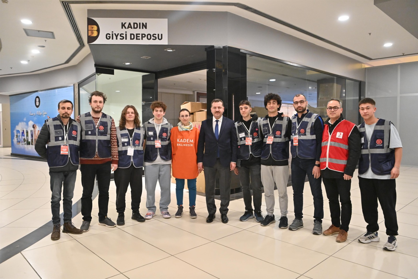 Balıkesirliler Deprem Bölgesinin Yaralarını Sarmak İçin Yardım Oldu Yağdı