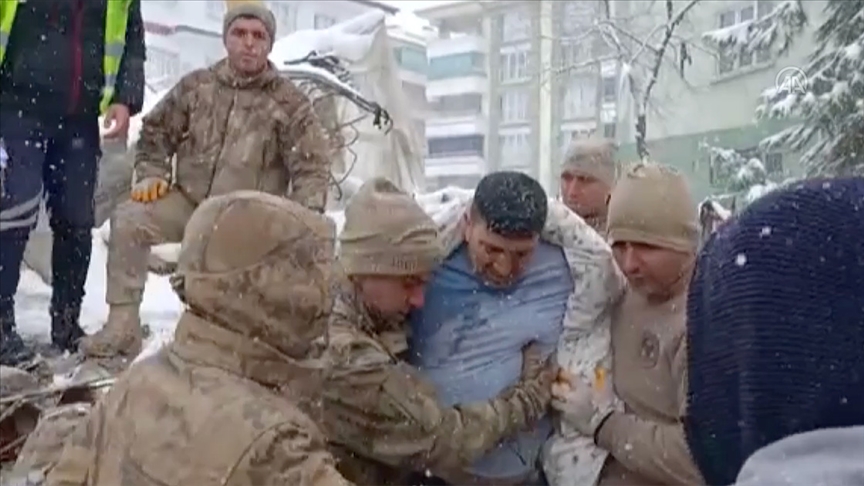 JAK Timlerinin Depremin Etkilediği 10 İldeki Arama Kurtarma Mesaisi Sürüyor