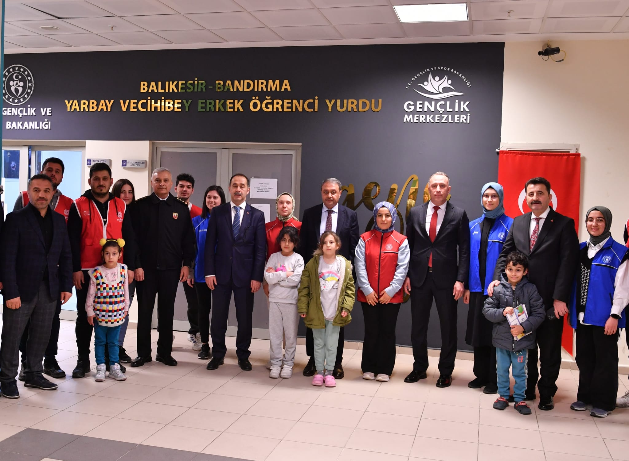 Vali Şıldak’ tan Depremzedelere Ziyaret