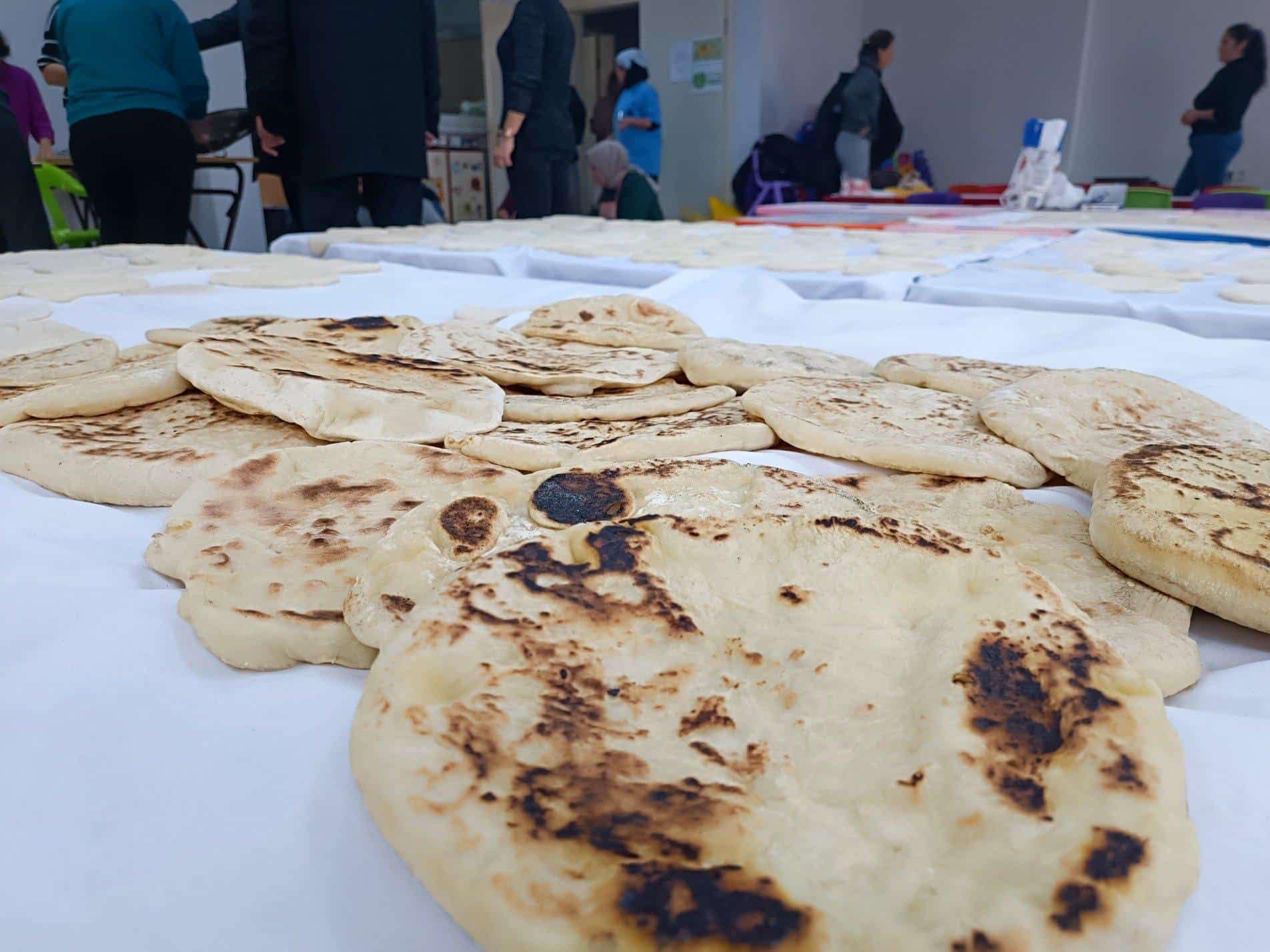 Öğretmen Ve Veliler Bazlama Üretimi Yaparak Deprem Bölgesine Gönderdiler