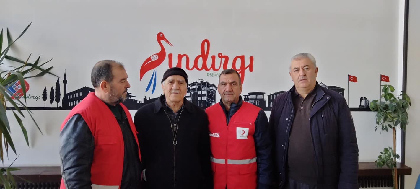 Sındırgı’ da Depremzedelere Sevgi Market Kuruldu