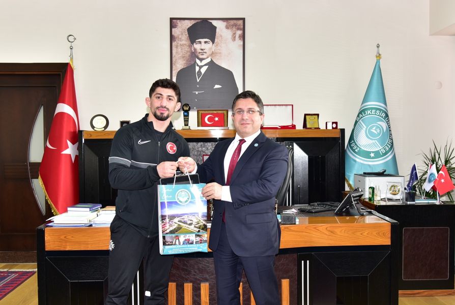 BAÜN’lü Milli Güreşçi Kerem Kamal’dan, Rektör Prof. Dr. Yücel Oğurlu’ya Ziyaret