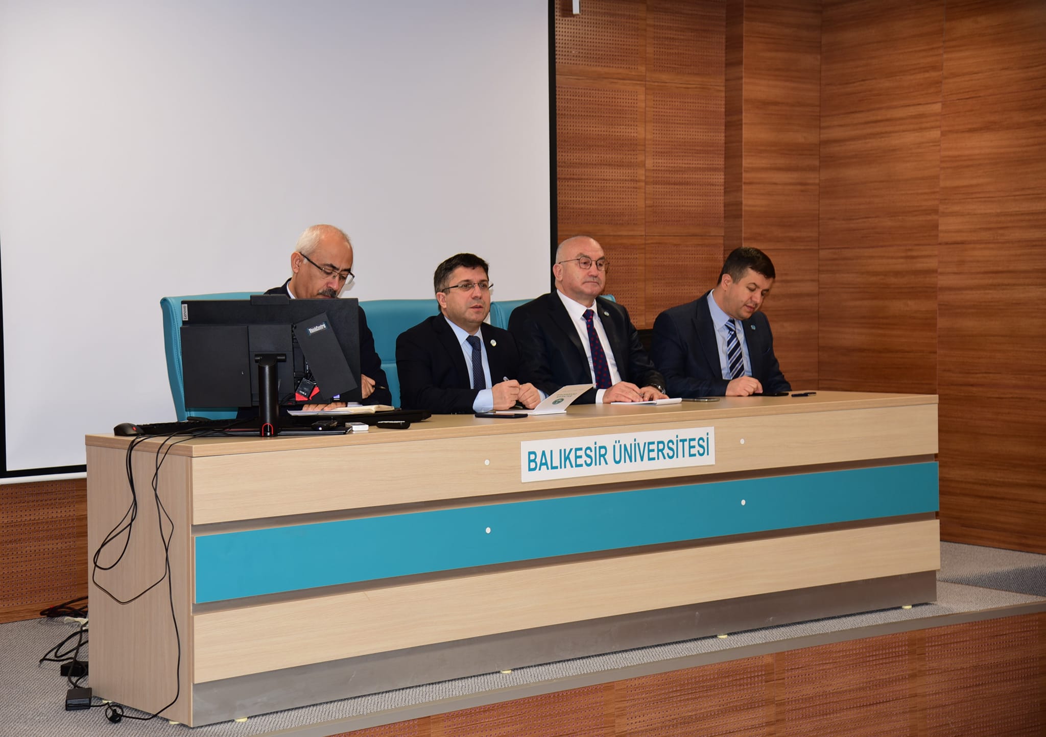 Rektör Oğurlu, Araştırma ve Uygulama Merkezlerinin Yöneticileri İle Buluştu