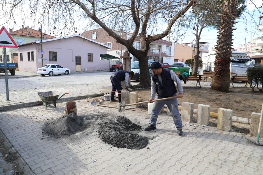 Burhaniye Belediyesi Yeşil Alanlara Düzenleme Çalışmalarına Başladı
