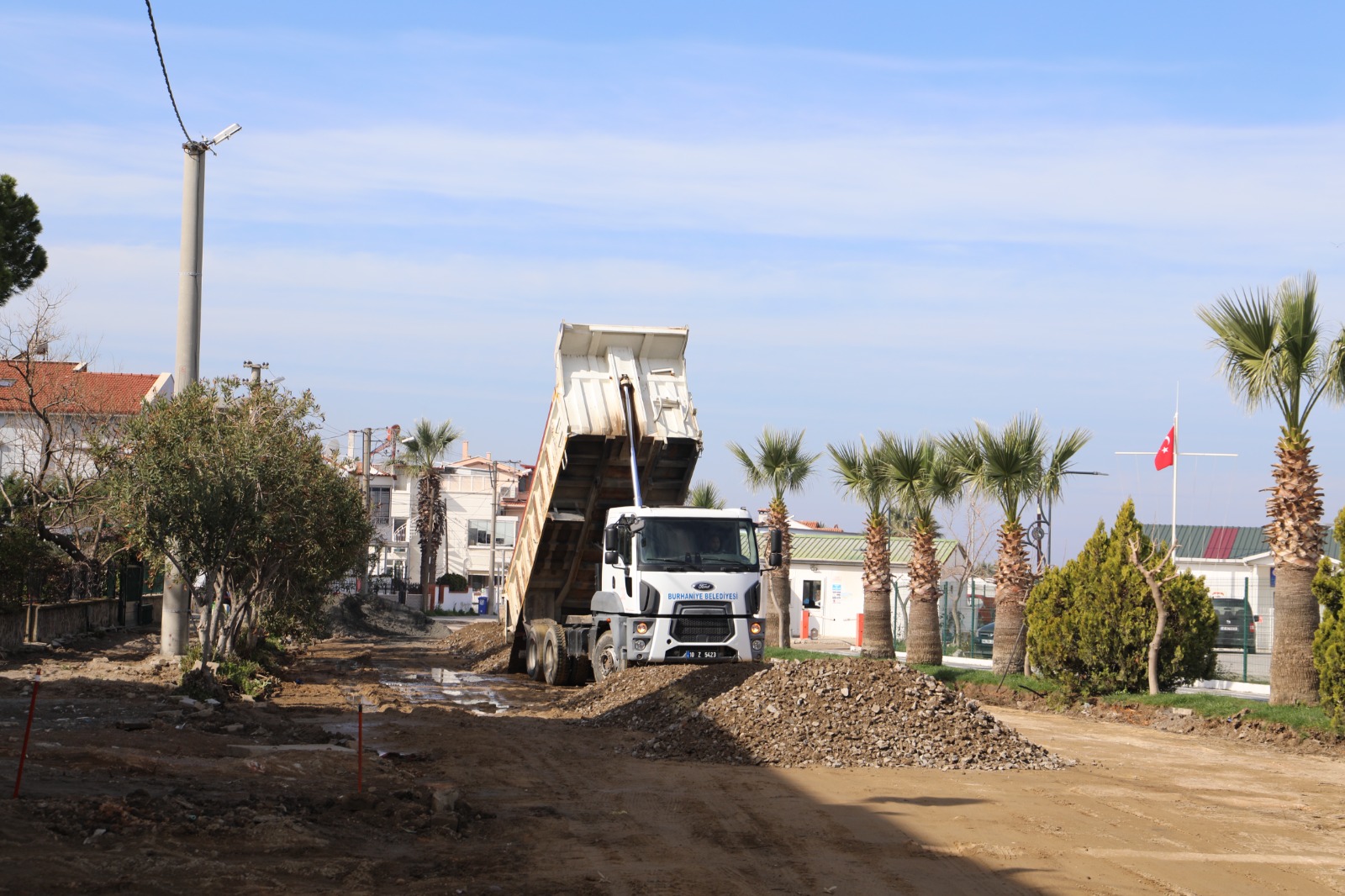 Yol Yapım Ve Onarım Çalışmaları 4 Farklı Noktada Devam Ediyor