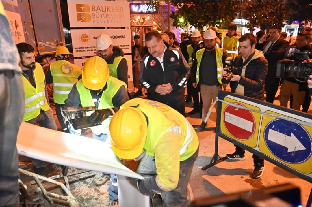 Balıkesir’de Yollar Kazılmadan Kanalizasyon Hatları Onarılıyor