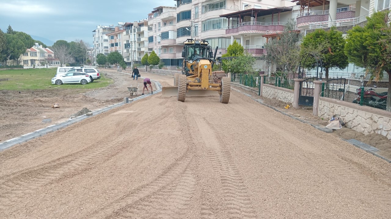 Yol Yapım Çalışmaları Devam Ediyor