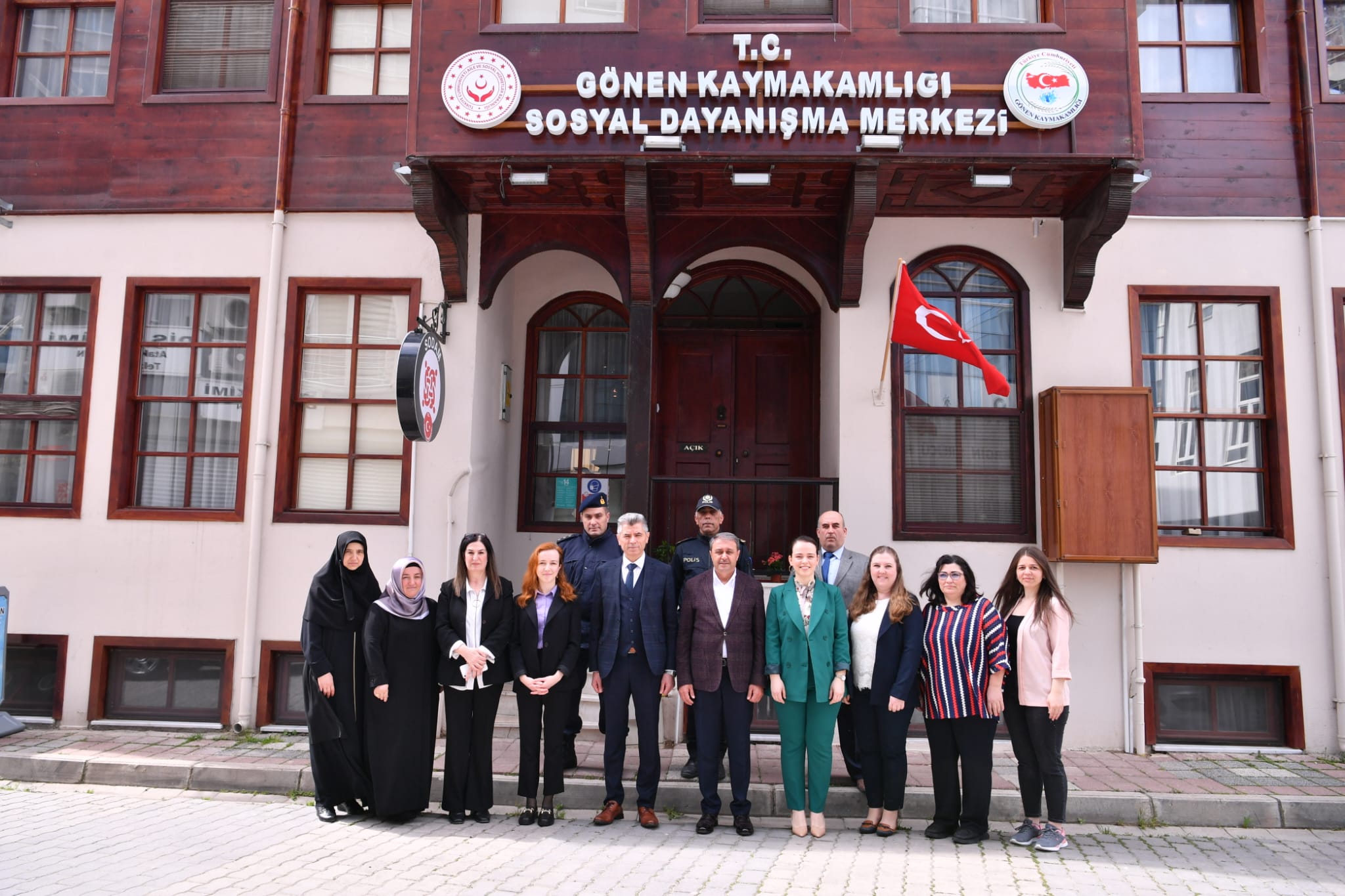 Vali Şıldak Gönen İlçesinde Vatandaşlarla Bir araya Geldi